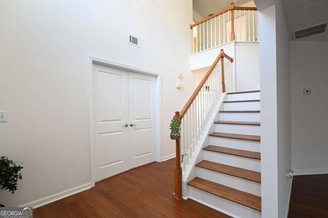 Building Photo - 3998 Oak Crossing Dr NE