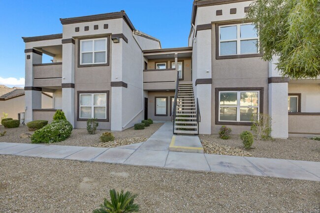 Building Photo - Gated 2 bedroom condo