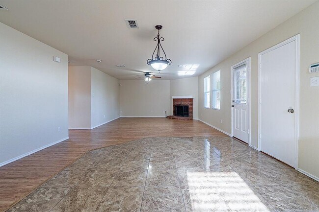 Building Photo - 1000 Bumble Bee Dr