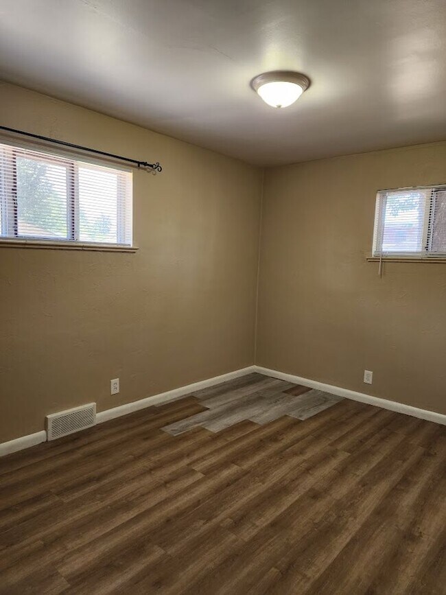 Building Photo - Long Realty & Property Management - Spacious Lakewood Ranch on Oversized Lot Near Light Rail