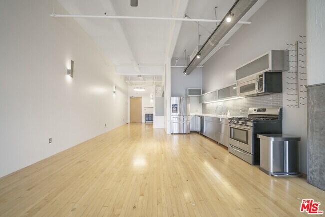 Building Photo - 1850 Industrial St