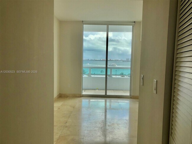 Building Photo - 1800 N Bayshore Dr