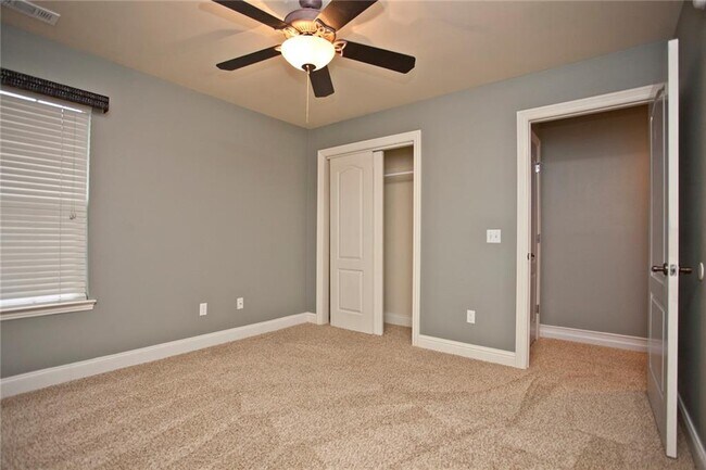 Building Photo - 5304 S 44th St