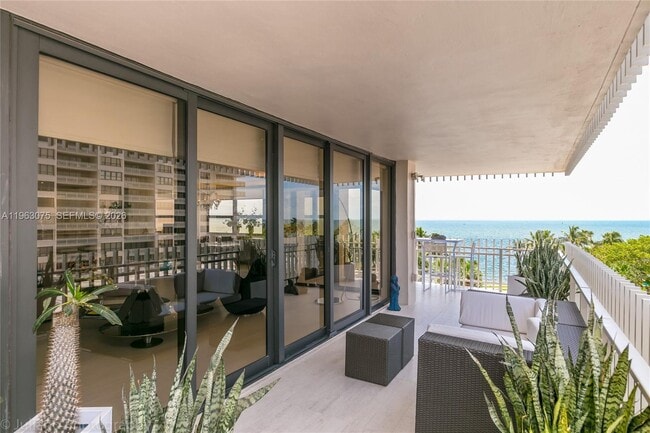 Building Photo - 3 Grove Isle Dr