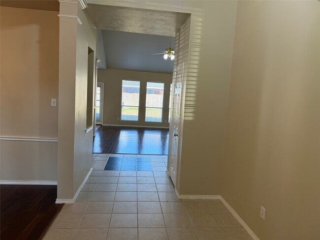 Building Photo - 7218 Broadelm Dr