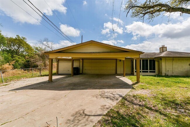 Building Photo - 16326 Cypress Bend Dr