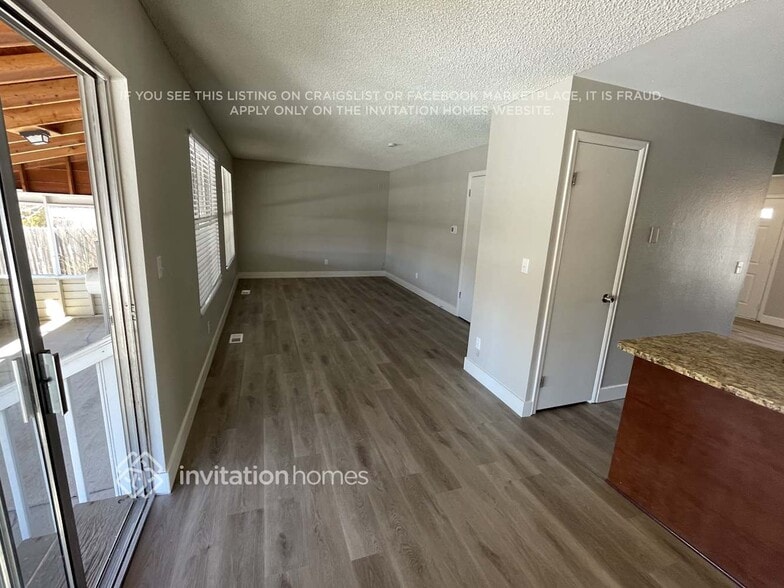 Building Photo - 15950 E Ford Pl