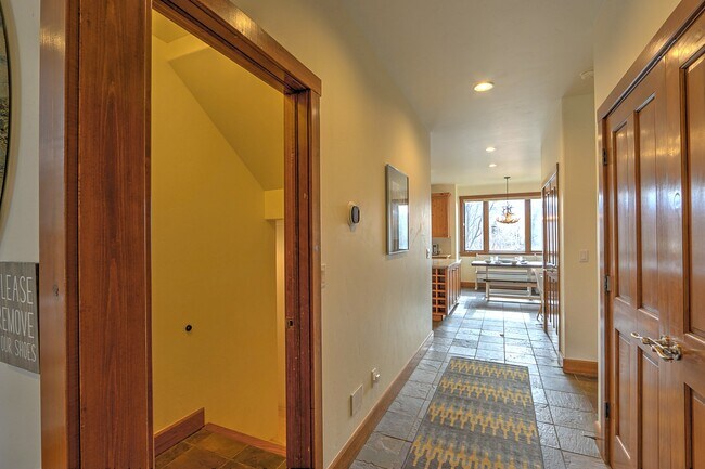 Building Photo - 408 Settlement Ln