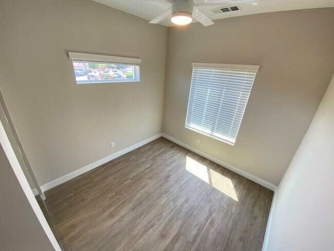 Building Photo - 4BD/2BA with designated yard space!