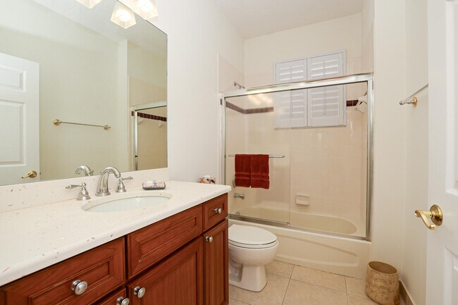 Building Photo - 351 NW Shoreview Dr