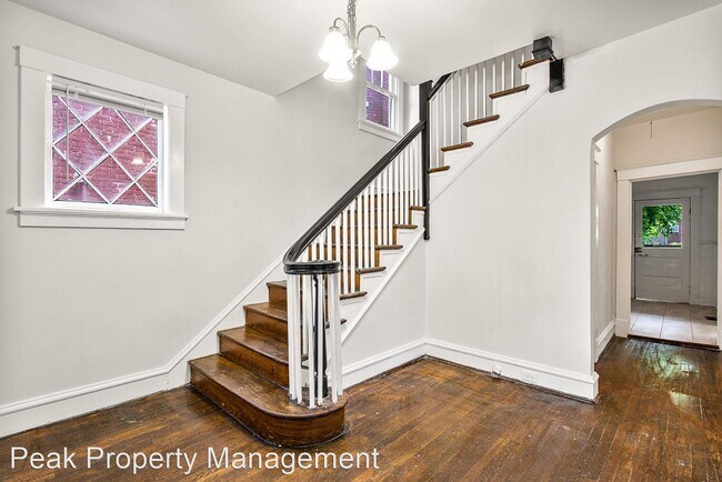 Building Photo - 4 br, 2 bath House - 1304 Bainbridge St.