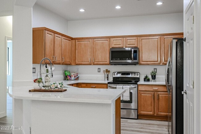 Building Photo - BRAND NEW 5 BEDROOM HOME IN PHOENIX