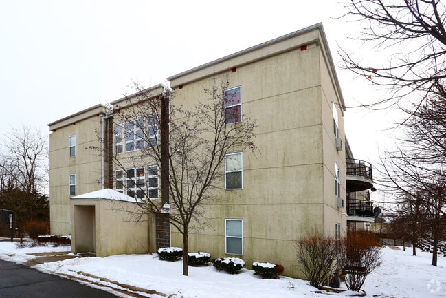 Building Photo - Canes Manor