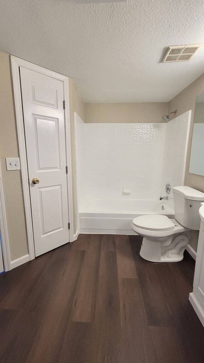 Building Photo - Cozy 1BR/1BA Condo w/ A/C • Full Kitchen Suite • Assigned Parking in Tucson