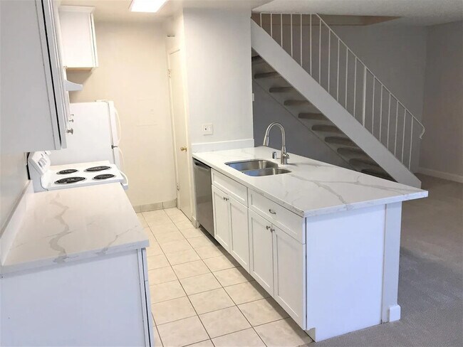 Building Photo - 272 Tradewinds Ct