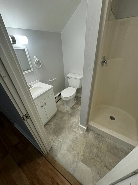 Primary Full Bath (3rd Floor) - 752 Center St