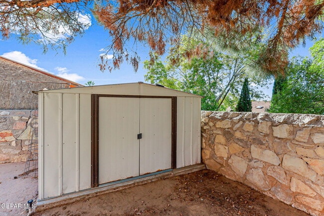 Building Photo - 11781 Jennifer Dr