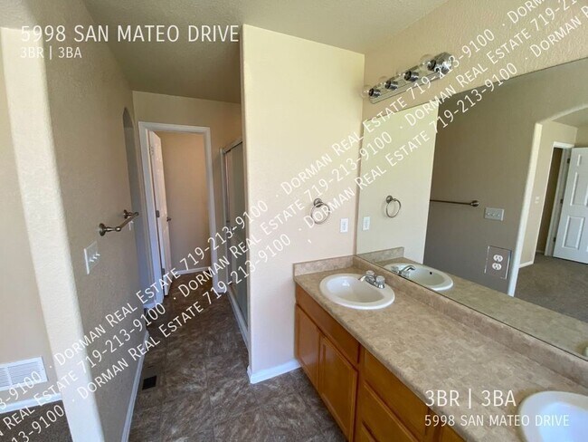 Building Photo - 5998 San Mateo Dr