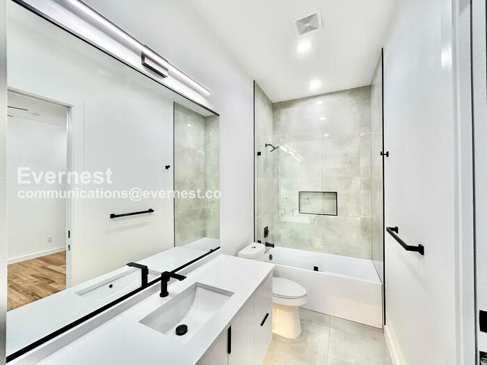 Building Photo - 426 Avenue L Ave