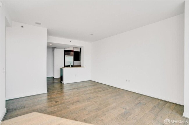 Building Photo - 425 1st St