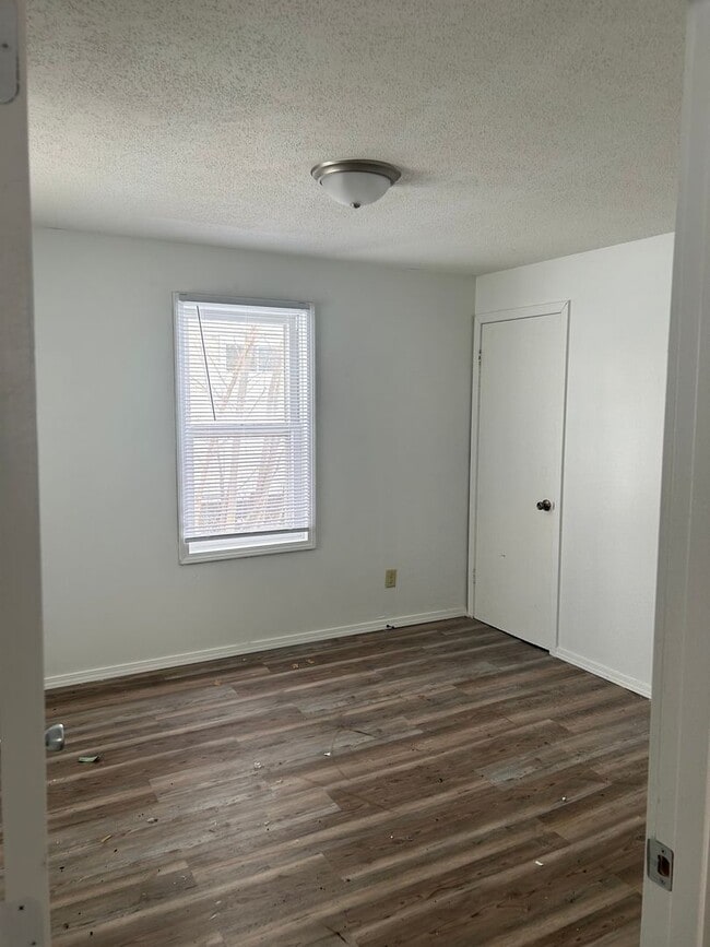 Building Photo - 2726 John St