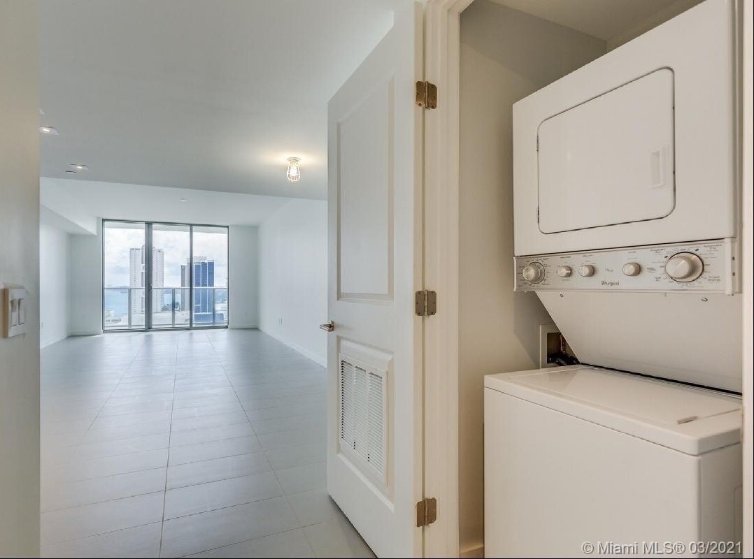 Building Photo - 1600 NE 1st Ave