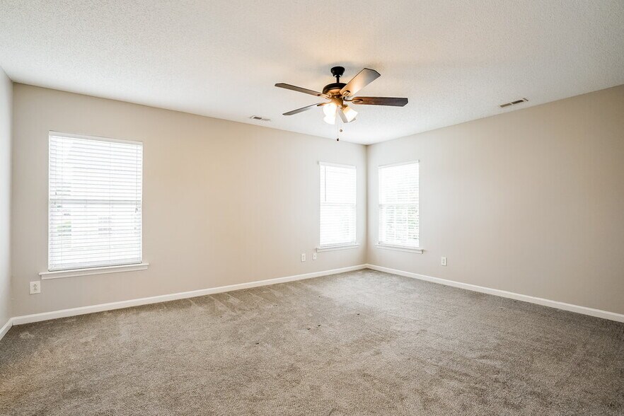 Building Photo - 3112 Olustee Dr