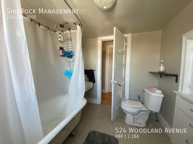 Building Photo - 524 Woodland Ave