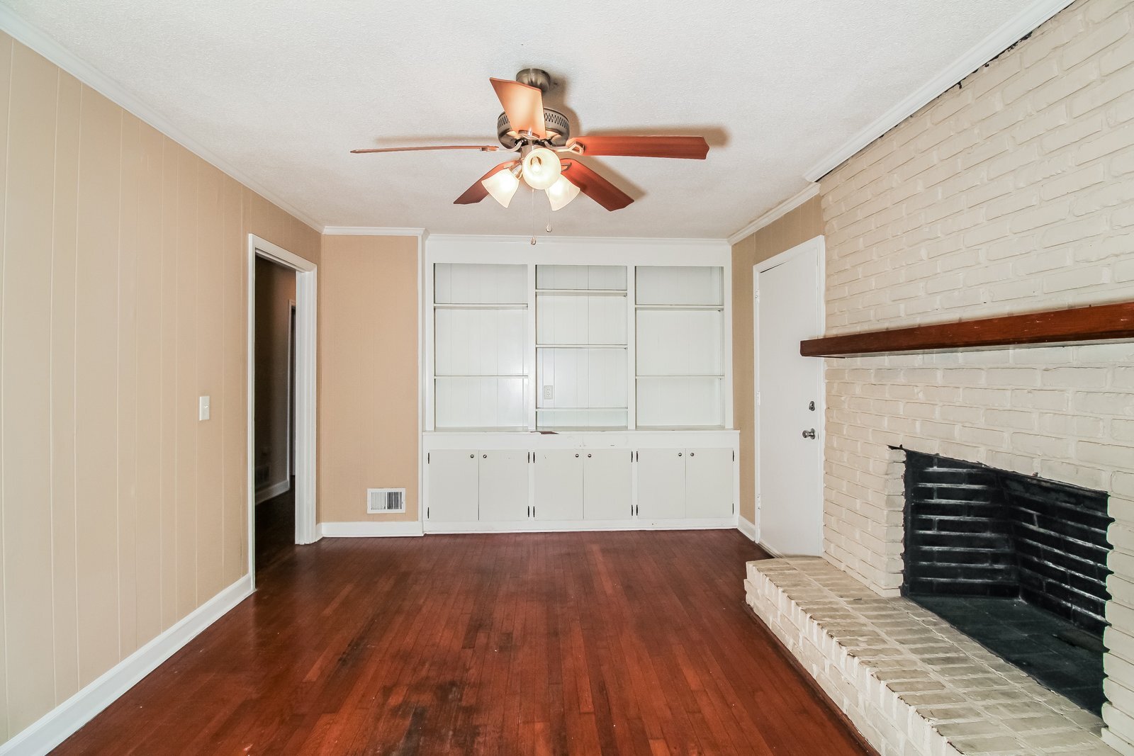 Building Photo - 2012 Woodtrail Dr