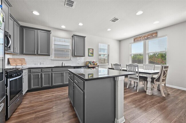 Building Photo - 10403 Sentinel Dr