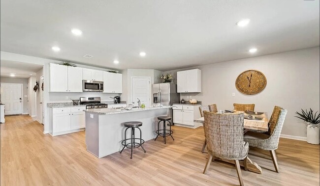Building Photo - 10652 Paget Dr W