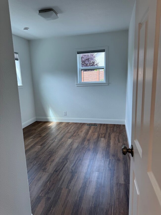 Building Photo - Beautiful newly renovated home on the hill...