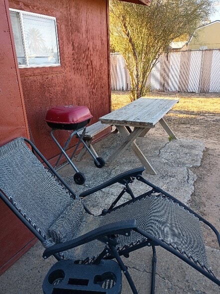 Building Photo - 739 Daisy Dr