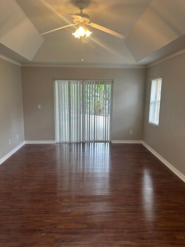 Building Photo - Pool home for rent !