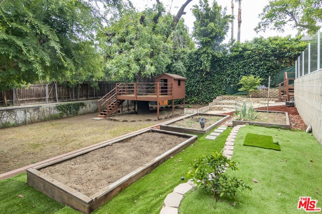 Building Photo - 5326 Leghorn Ave