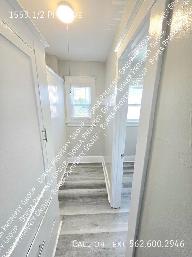 Building Photo - 1559 1/2 Pine Ave-