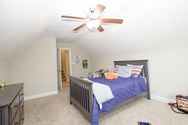 Building Photo - "Large 3-Bedroom plus BONUS Retreat with S...