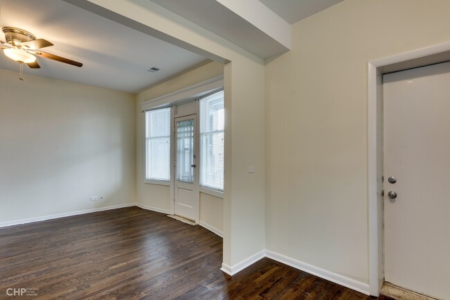 Building Photo - 2655 W Leland Ave
