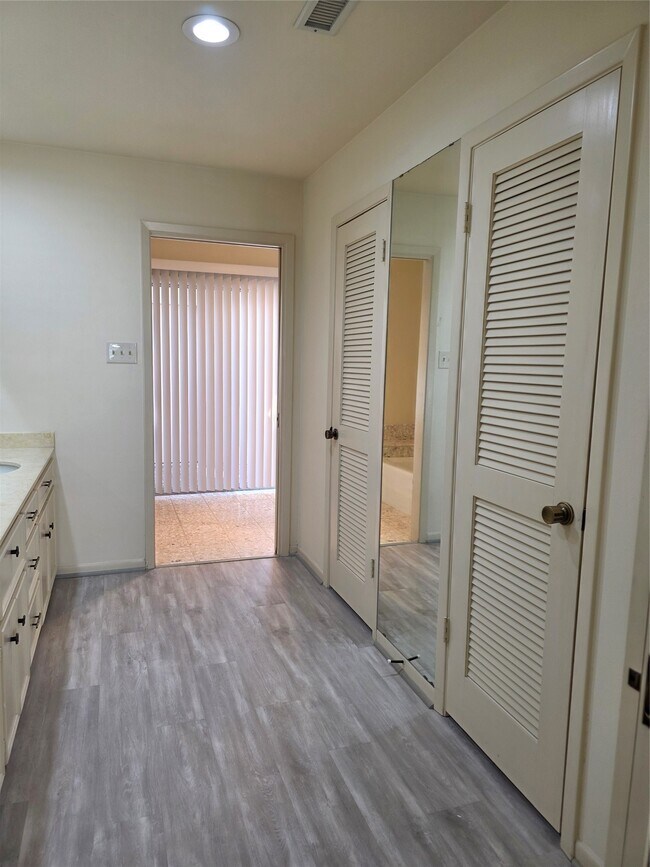 Building Photo - 406 Fox Briar Ln