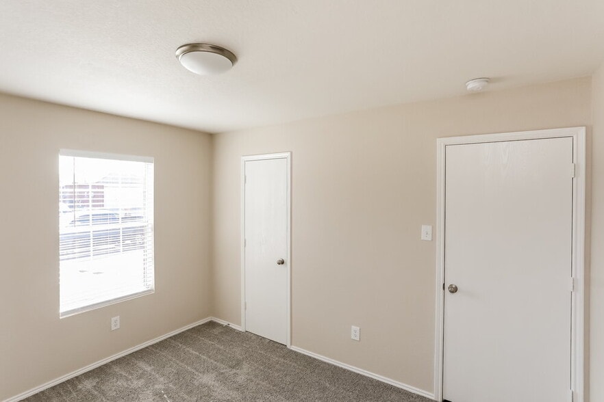 Building Photo - 1316 Hazelnut Dr