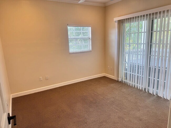 Building Photo - 857 SW 11th Ct