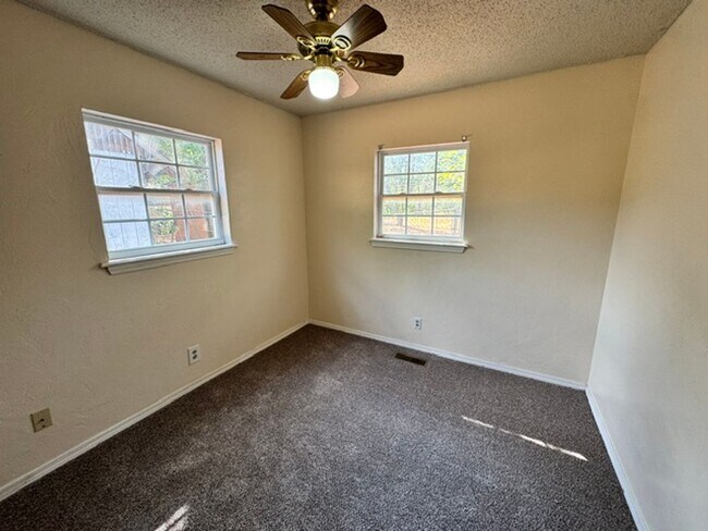 Building Photo - 6408 S Lindsay Ave