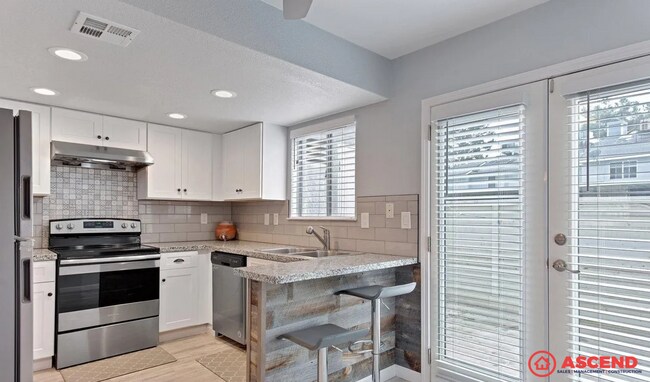 Building Photo - 2600 Brookside Dr