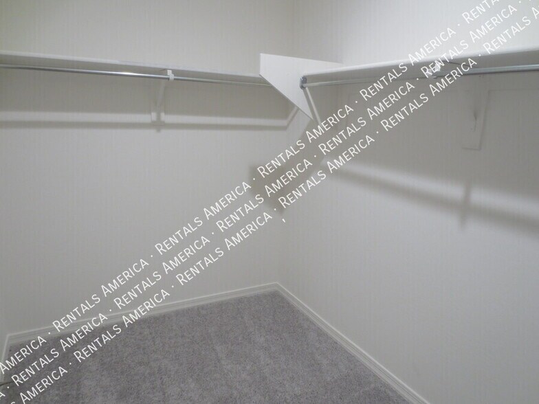 Building Photo - 378 S Borromeo Dr