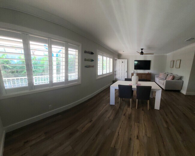 Building Photo - 1202 Palm Trl