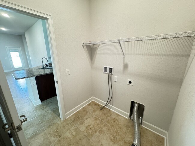 Building Photo - Coming Soon! Beautiful 4 Bedroom 2 Bathroom Single Family in Winter Haven Gated Community