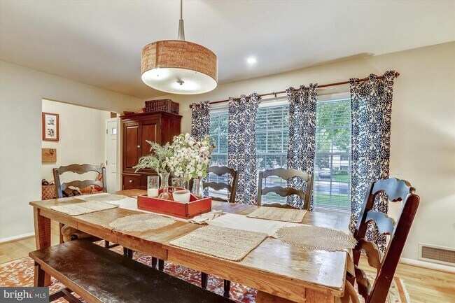 Building Photo - 1048 Dalebrook Dr