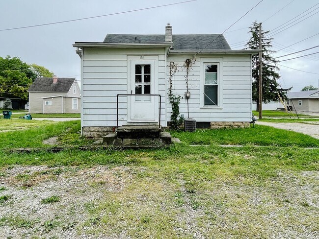 Building Photo - PRELEASING for AUGUST! Close to Campus: In-Unit Washer/Dryer + LOFT