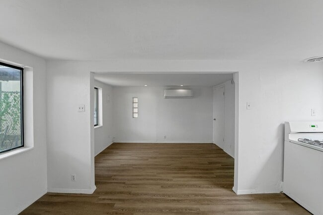 Building Photo - 129 N 1st Ave