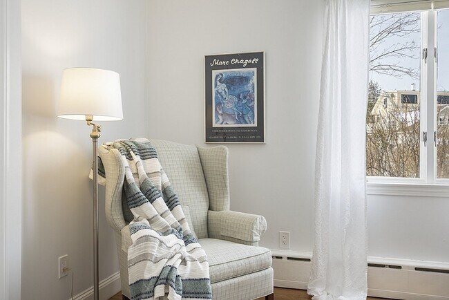 Building Photo - 13 Broadway Ave